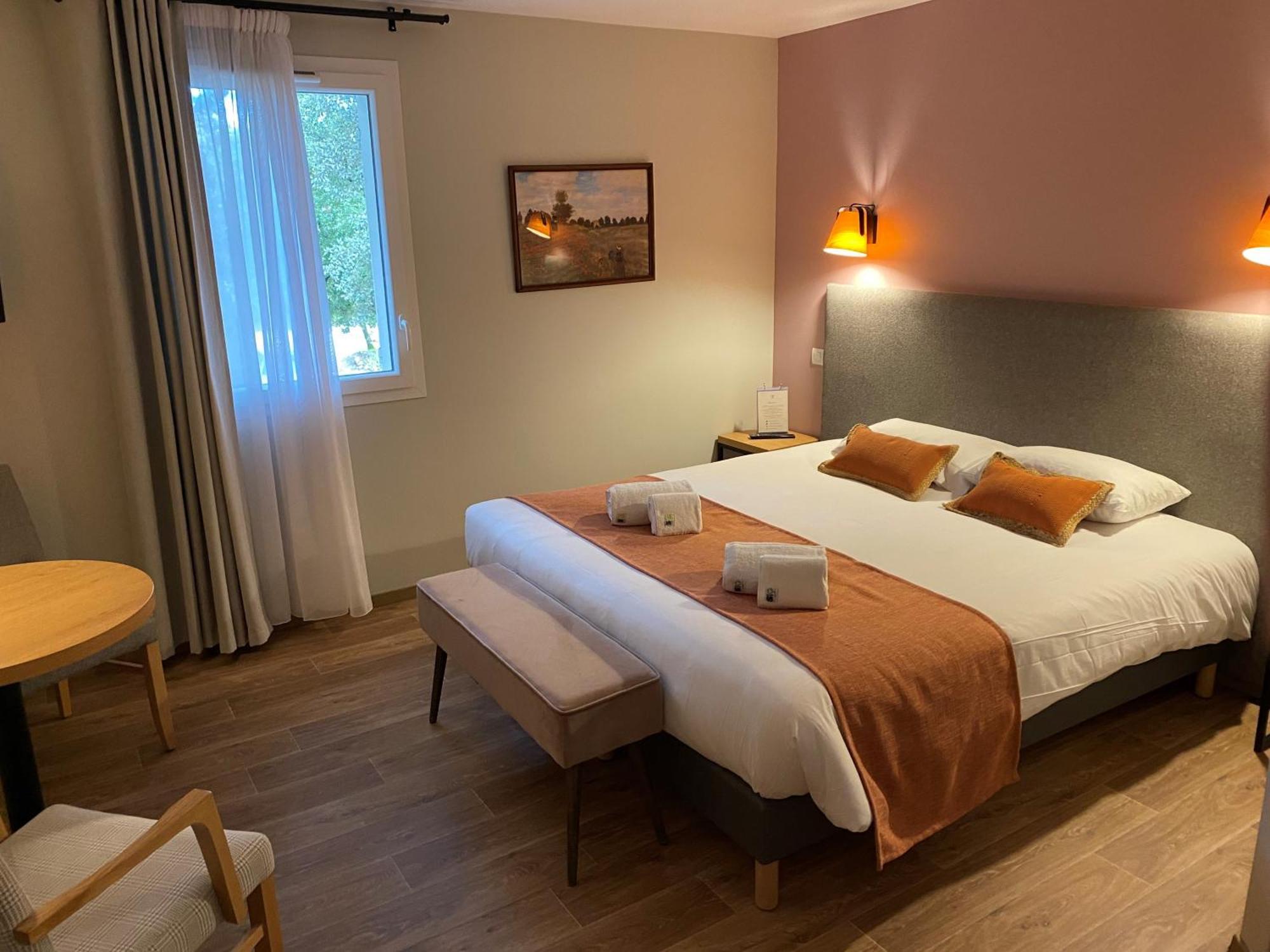 Logis La Bastide De Grignan Hotel & Restaurant "La Chenaie" Экстерьер фото